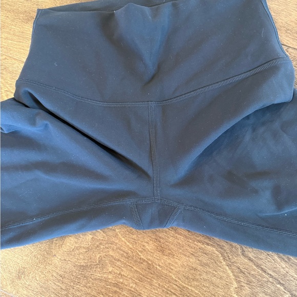 Lululemon Grey Wunder Train Leggings Size 4 23” inch inseam - Picture 3 of 4